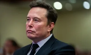 Elon Musk chỉ trích chính phủ Anh