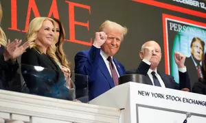 Ông Trump rung chuông mở cửa sàn chứng khoán New York