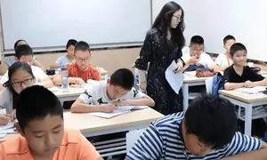 Con tôi điểm thấp hơn bạn bè vì không học thêm giáo viên trên lớp