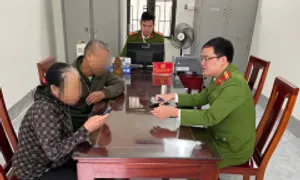Vợ chồng cụ ông bỗng dưng bị 'dọa bắt giam'