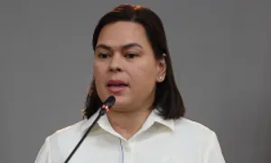 Con gái ông Duterte lên máy bay tới Hà Lan sau khi bố bị bắt Con gái ông Duterte lên máy bay tới Hà Lan sau khi bố bị bắt