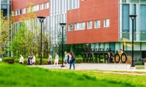 Canada dự kiến cắt giảm 65% giấy phép du học